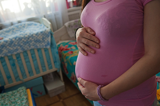 Минтруд прорабатывает предложение об увеличении пособия беременным 