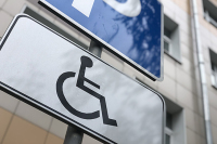 Инвалидам хотят разрешить парковаться бесплатно, если спецместа заняты 