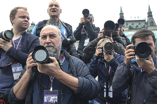 Роскомнадзор утвердил отличительный знак для журналистов, работающих на митингах