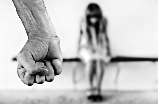 Расследованием дел о домашнем насилии просят заняться полицию