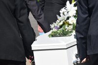 Минтруд подготовил законопроект о порядке выплаты соцпособия на погребение