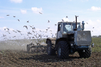В России хотят ввести единые требования по использованию тракторов