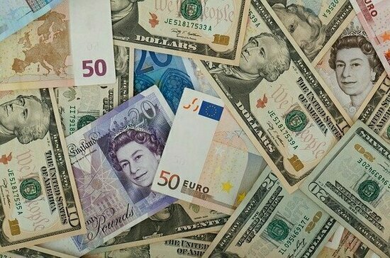 Финансовый эксперт объяснил, в какой валюте лучше копить деньги