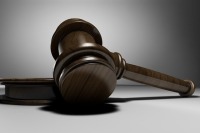 Суд в США признал экс-полицейского виновным в убийстве афроамериканца Флойда