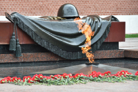 54 года назад прах Неизвестного солдата захоронили у Кремлёвской стены