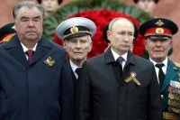 Путин возложил венок к Могиле Неизвестного Солдата