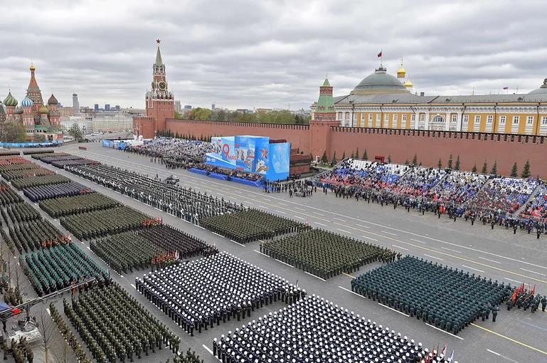 9 мая на Красной площади в Москве состоялся Парад Победы в честь 76-й годовщины окончания Великой Отечественной войны. В 2021 году он был в традиционном формате – годом ранее Парад прошел с рядом ограничений из-за пандемии. Фото: ПРЕСС-СЛУЖБА СОВЕТА ФЕДЕРАЦИИ