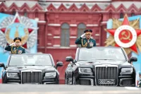 В 2020 году традиционную часть Парада в мае отменили из-за пандемии коронавируса, год спустя она вернулась – по Красной площади прошли более 12 тысяч военнослужащих. Командовал Парадом главнокомандующий Сухопутными войсками РФ генерал армии Олег Салюков, принимал его министр обороны РФ генерал армии Сергей Шойгу. Фото: kremlin.ru