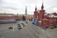 В состав механизированной колонны вошли более 190 образцов военной техники, исторической и современной. Фото: ТАСС/Вячеслав Прокофьев