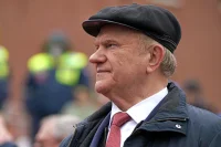 Присутствовали на Параде и лидеры думских фракций. На фото: глава фракции КПРФ Геннадий Зюганов. Тимур Ханов/ПГ