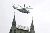 В ней были задействованы экипажи стратегических ракетоносцев Ту-160 и Ту-95МС, транспортные Ил-76, истребители Су-35С, Миг-31К и Су-57, бомбардировщики Су-34, Су-24М, вертолёты Ми-26, Ми-8, Ка-52 и штурмовики Су-25. Фото: Тимур Ханов/ПГ