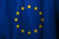 ЕС может открыть границы для привитых одобренными вакцинами туристов