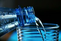 Маркировку бутилированной воды предложили начать с марта 2022 года