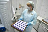 Число заразившихся коронавирусом в России за сутки снизилось до 7884