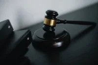 КС указал на ответственность руководителей ликвидированных юрлиц перед кредиторами