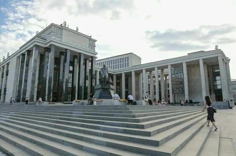 Когда в России появилась первая библиотека
