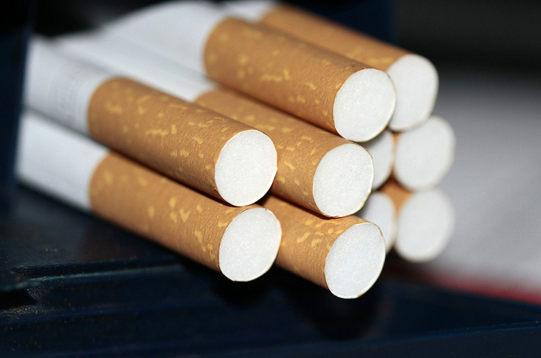 Курение повышает риск заражения COVID-19, заявили в Роспотребнадзоре