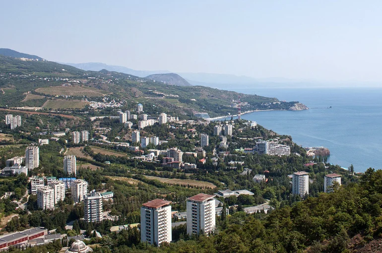Алушта начала принимать туристов в режиме дефицита воды