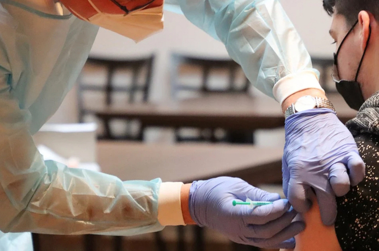 В Госдуме заверили, что вакцинация от коронавируса останется бесплатной и добровольной
