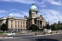 Парламент Сербии принял предложение кабмина о внесении поправок в конституцию