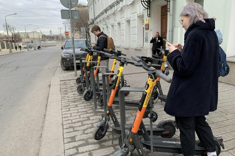 Роскачество: самокатам запрещено выезжать на проезжую часть