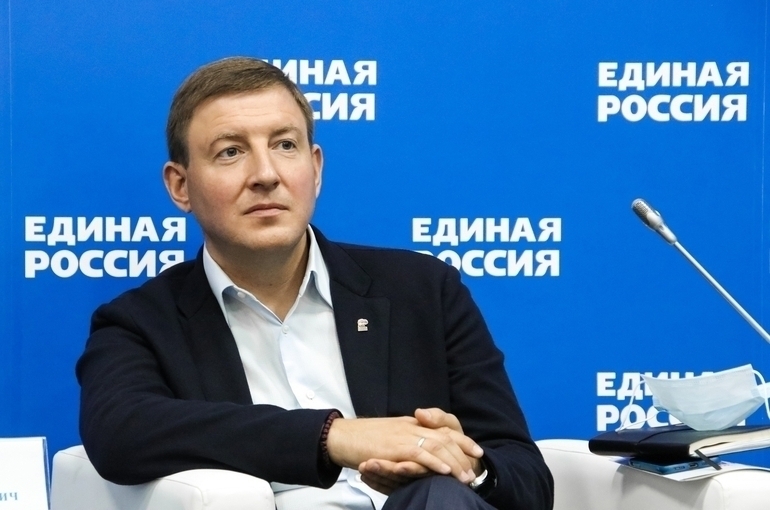 Турчак поздравил жителей страны с Днём России