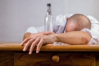 Смертность от алкоголя среди россиян выросла в 2020 году