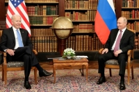 Психолог оценила позу Байдена на переговорах с Путиным