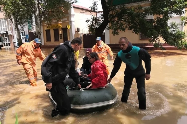 В Крыму около 20 тысяч человек остались без питьевой воды