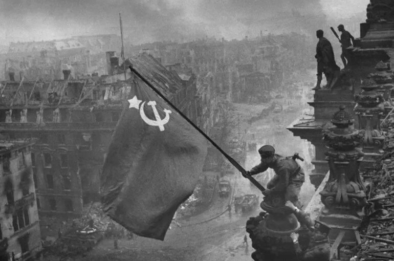 Как водружали Знамя Победы над рейхстагом