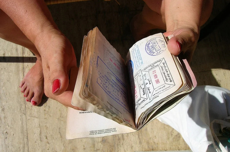 Близким родственникам россиян не понадобятся приглашения для виз