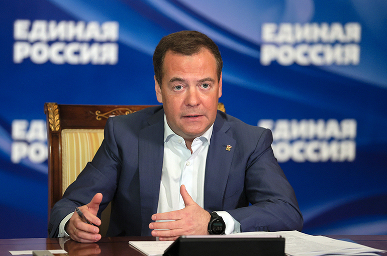Список кандидатов «Единой России» должны возглавить самые достойные люди, заявил Медведев