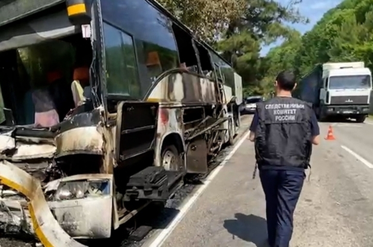 В Краснодарском крае столкнулись два автобуса с детьми