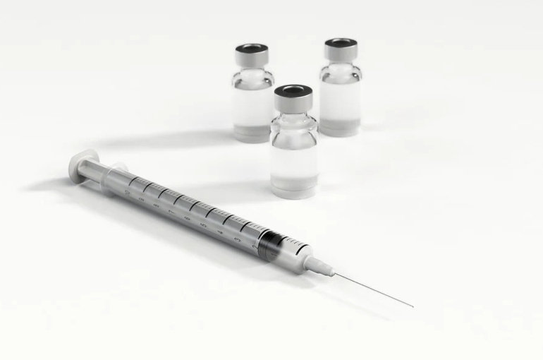 Частные клиники смогут делать бесплатные прививки