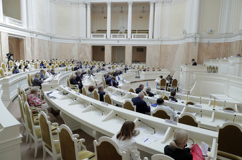 В Петербурге продлят антикризисные полномочия городского правительства из-за COVID-19