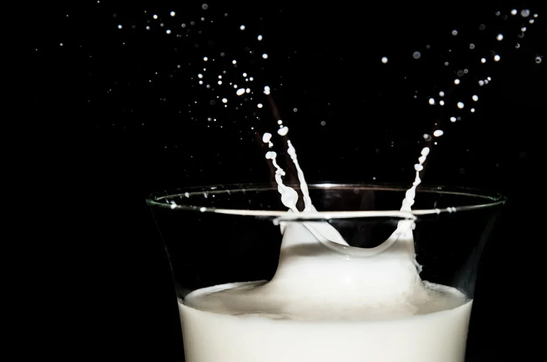 Минтруд предложил выдавать рабочим молоко за вредные условия труда