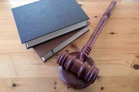Экс-полицейскому дали 22,5 года тюрьмы за убийство афроамериканца Флойда