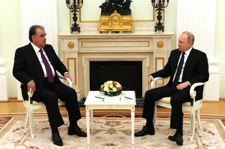 Путин обсудил с Рахмоном ситуацию на таджикско-афганской границе