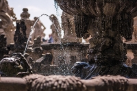 В Роспотребнадзоре объяснили, почему купаться в фонтанах вредно для здоровья