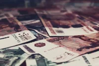 СМИ: соцвзносы с окладов выше 122 тысяч рублей могут увеличиться