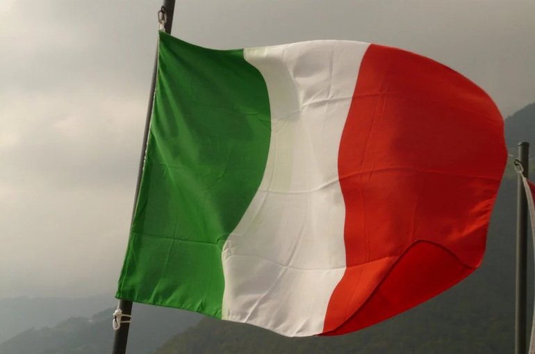 Парламент Италии разрешил 18-летним выбирать сенаторов
