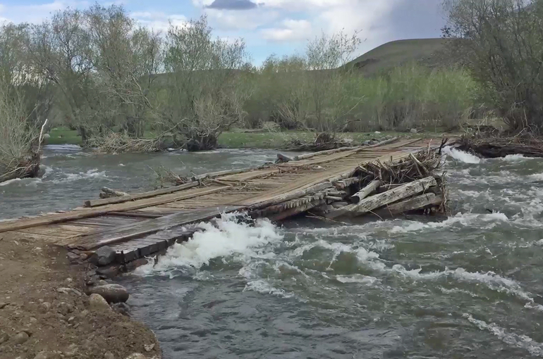 В Туве военные возводят мосты в труднодоступных районах