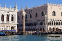 Италия запретила круизным лайнерам проходить вблизи площади Сан-Марко в Венеции