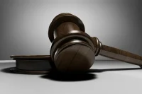 Спровоцировавшего аварию блогера Эдварда Била приговорили к двум годам ограничения свободы