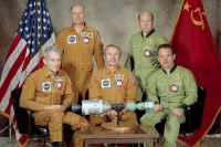 Чем российские космонавты угощали американцев во время совместного полёта