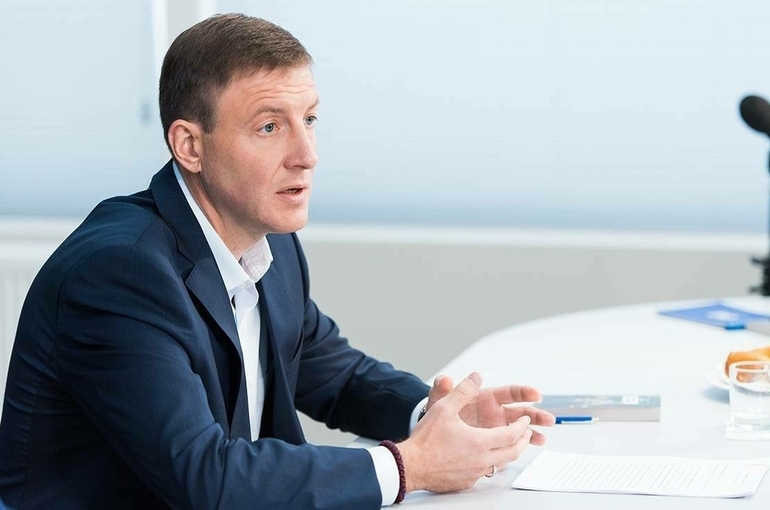 Турчак предложил организовать отдых детям из семей, оказавшихся в зонах ЧС