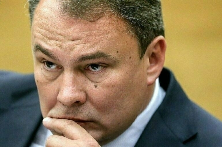 Толстой прокомментировал готовность Европарламента не признавать выборы в России  