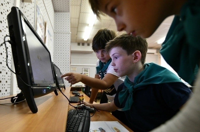 Минпросвещения: школы перейдут на электронный документооборот к 2024 году