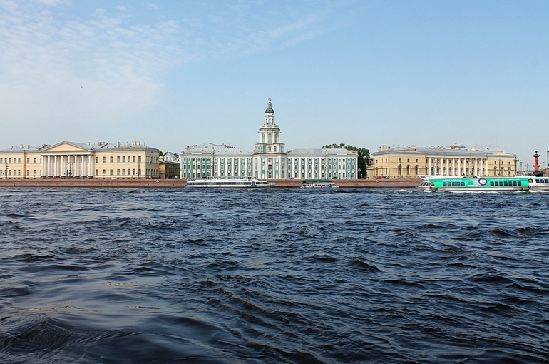 Улицы и мосты Санкт-Петербурга украсят ко Дню ВМФ
