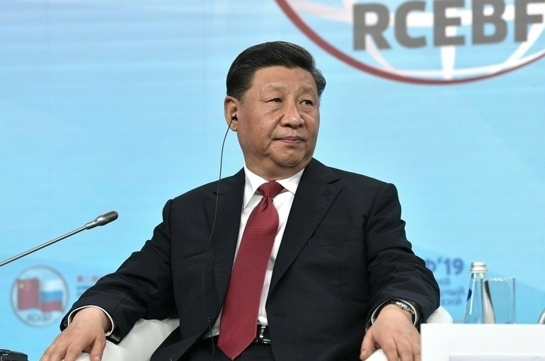 Си Цзиньпин заявил, что в борьбе с наводнением в Китае наступает критический период